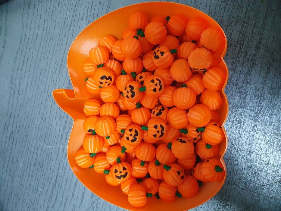 Сувеніри, брелки, декор