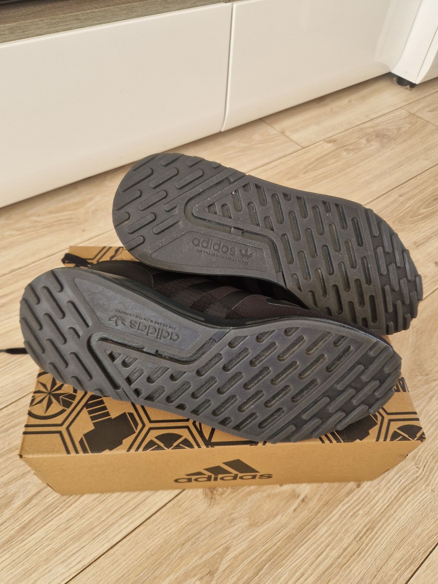 Czarne sneakersy Adidas r. 42 2/3