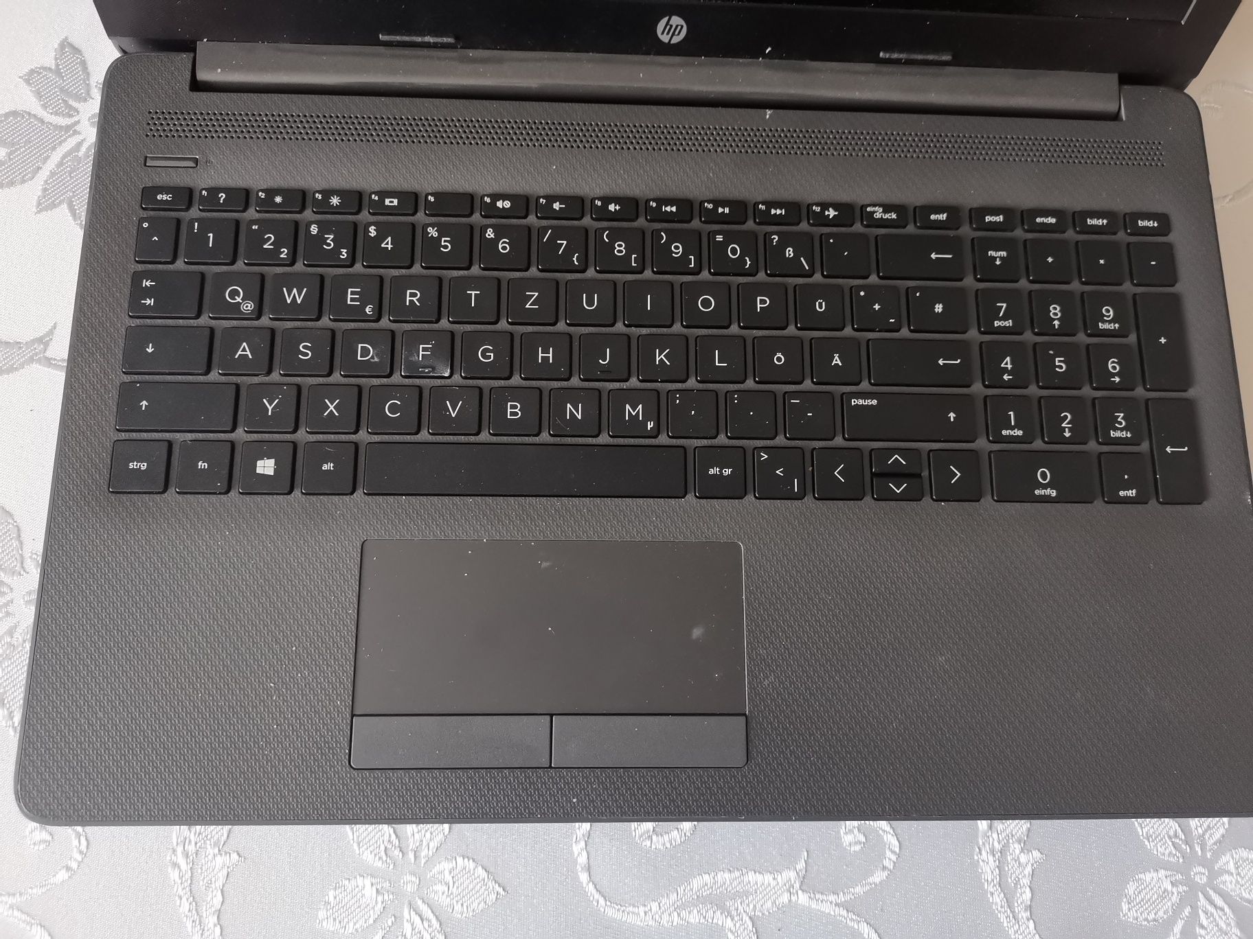 Laptop HP bez Systemu.