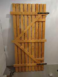 Drzwi do piwnicy drewniane