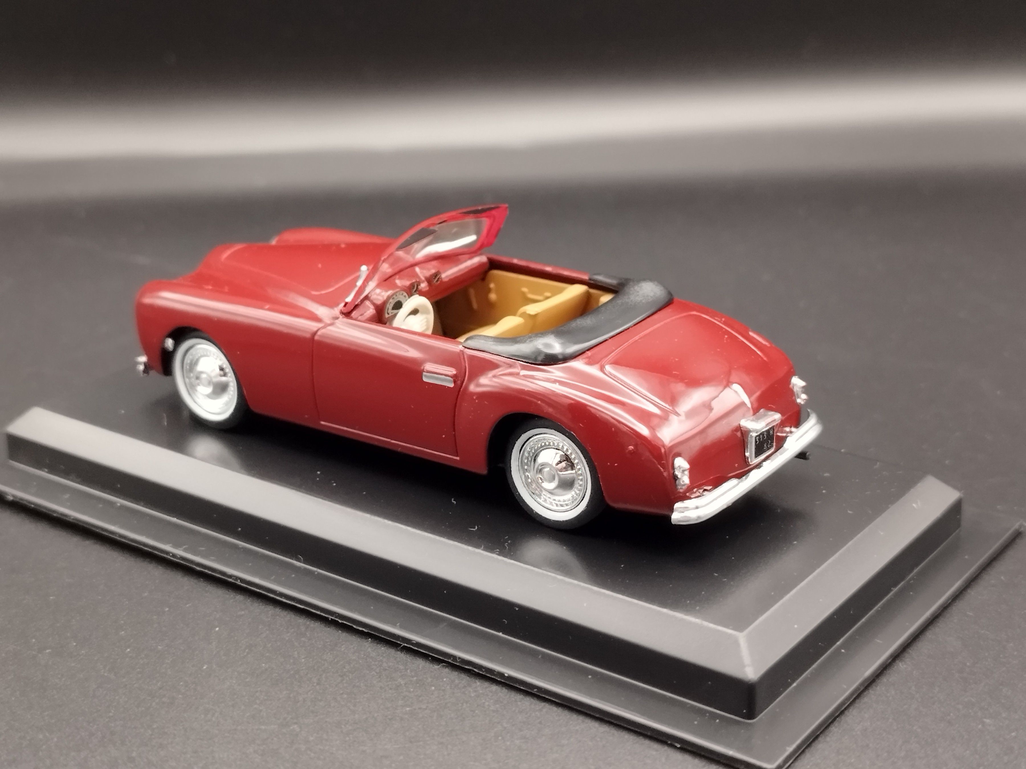 1:43 AmerCom 1949 Simca 8 Sport model używany