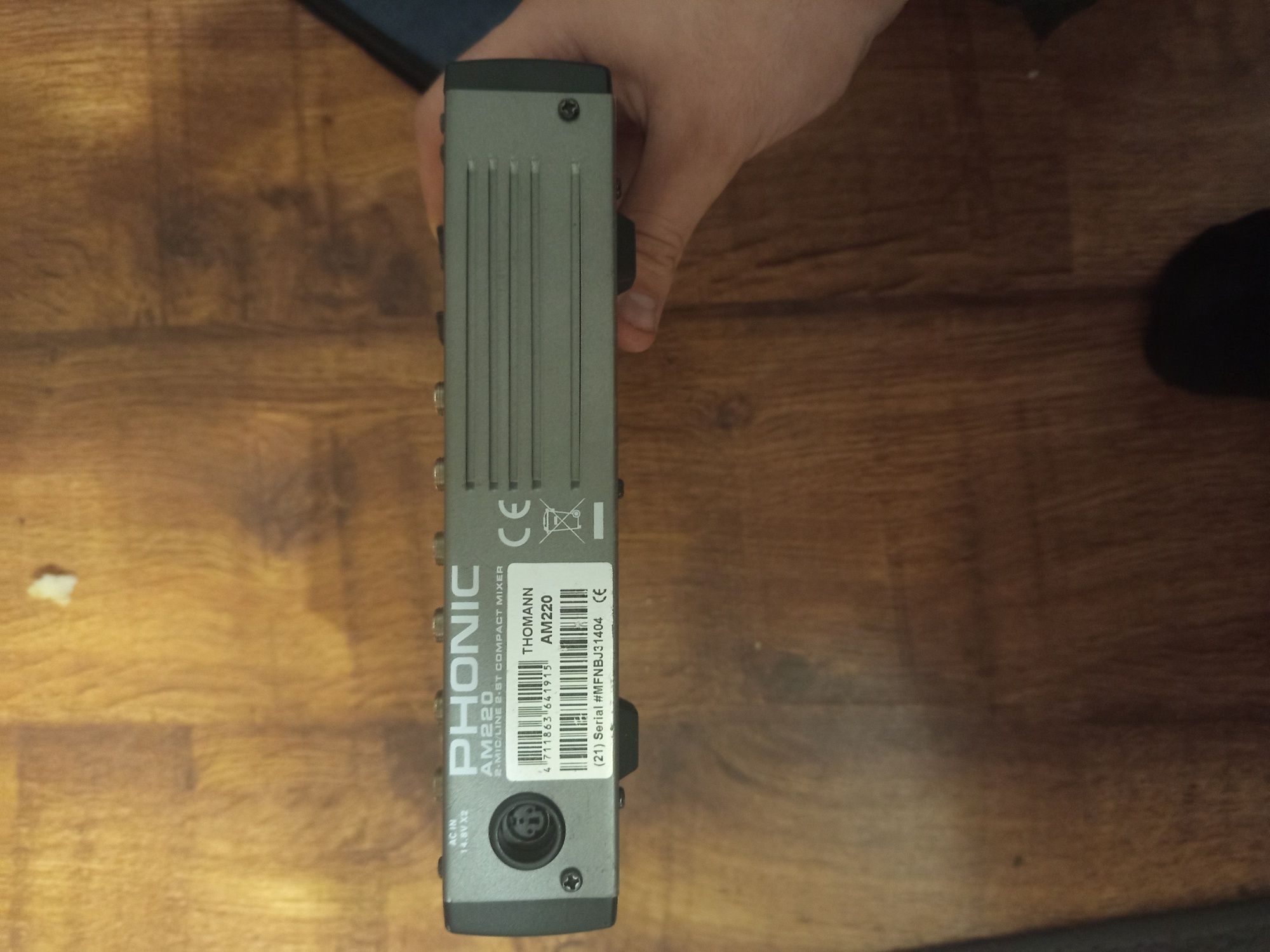 Phonic AM220 Kompaktowy analogowy Mikser audio