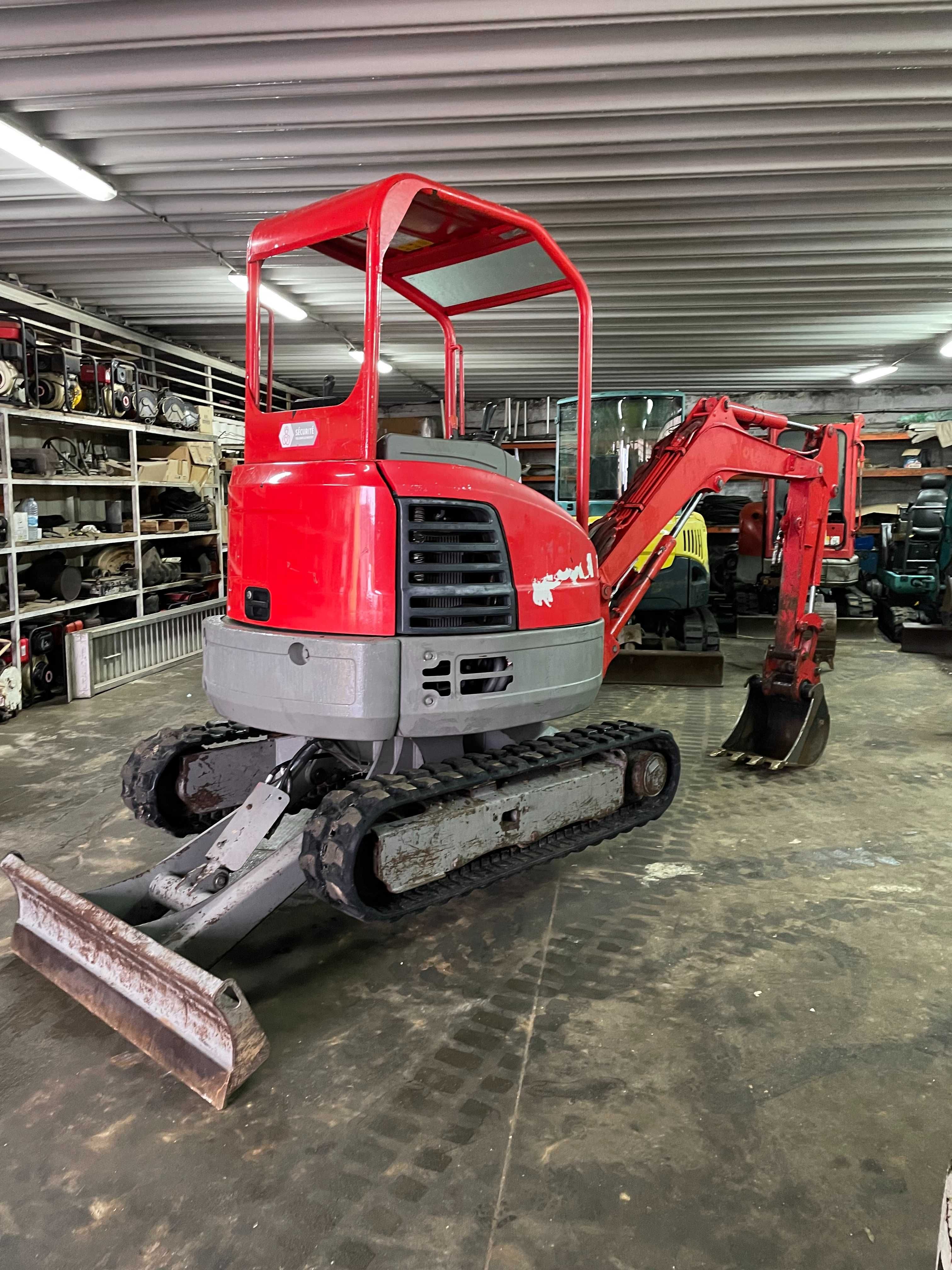 Mini giratoria - escavadora Bobcat E25