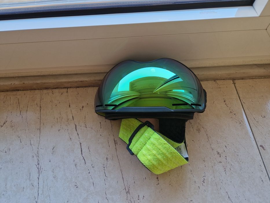 Ofereço oculos para ski