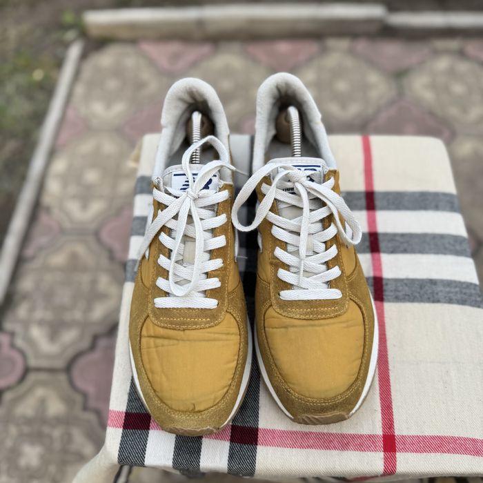 Кроссовки New Balance 220 Yellow, 45,5 размер, Оригинал, Кросівки