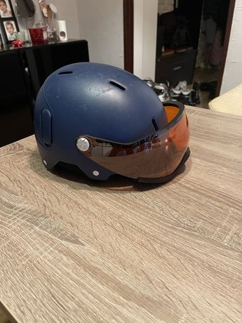 Kask narciarski snowbord z z wbudowanymi opiszczanymi goglami