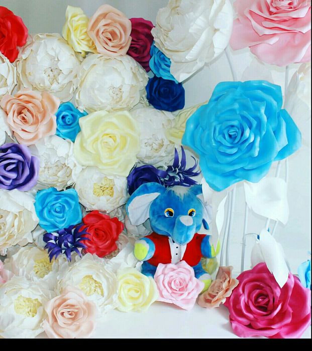 Квіти великі для декору, фотозона, ростові квіти