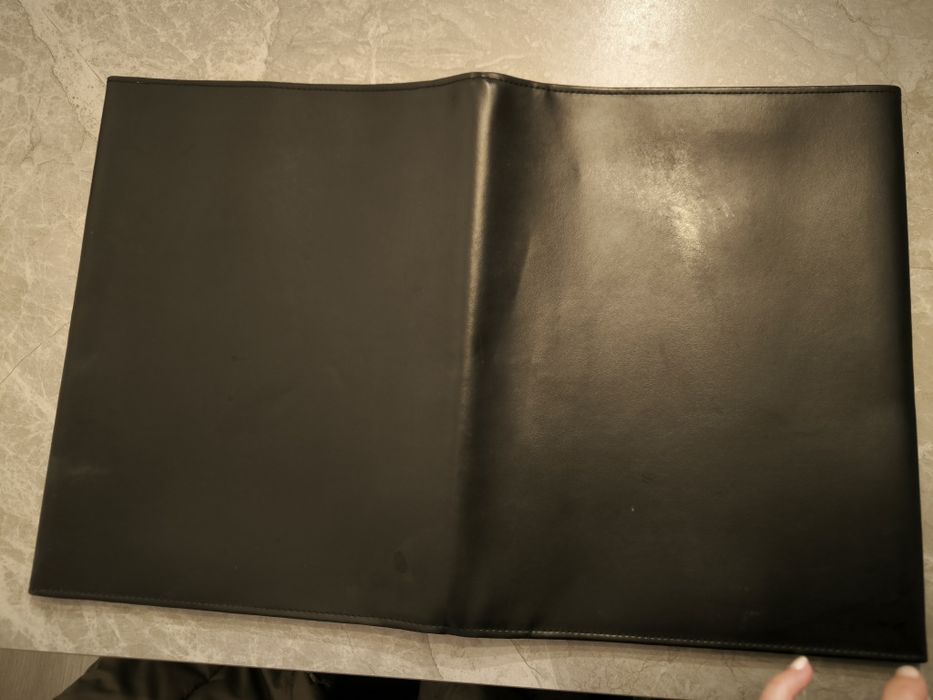 Pasta académica em pele