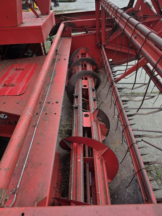 Kombajn zbożowy Massey Ferguson 186 New Holland m122