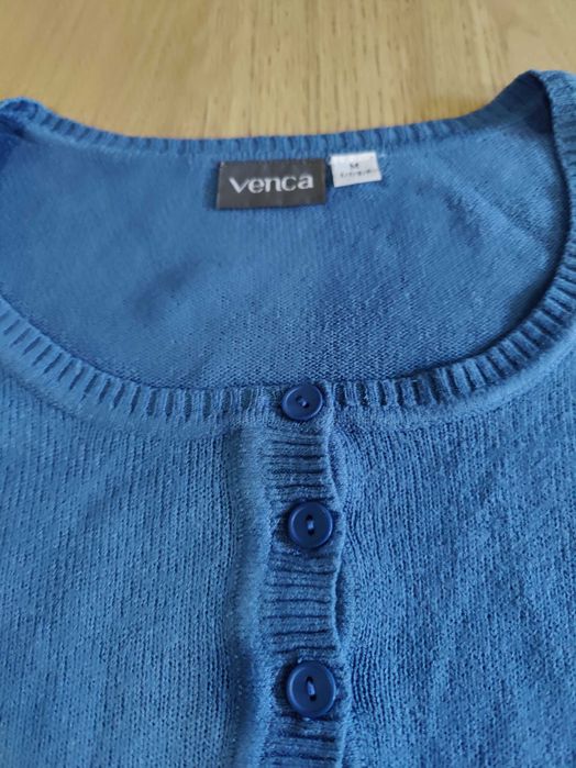 Camisola azul com botões