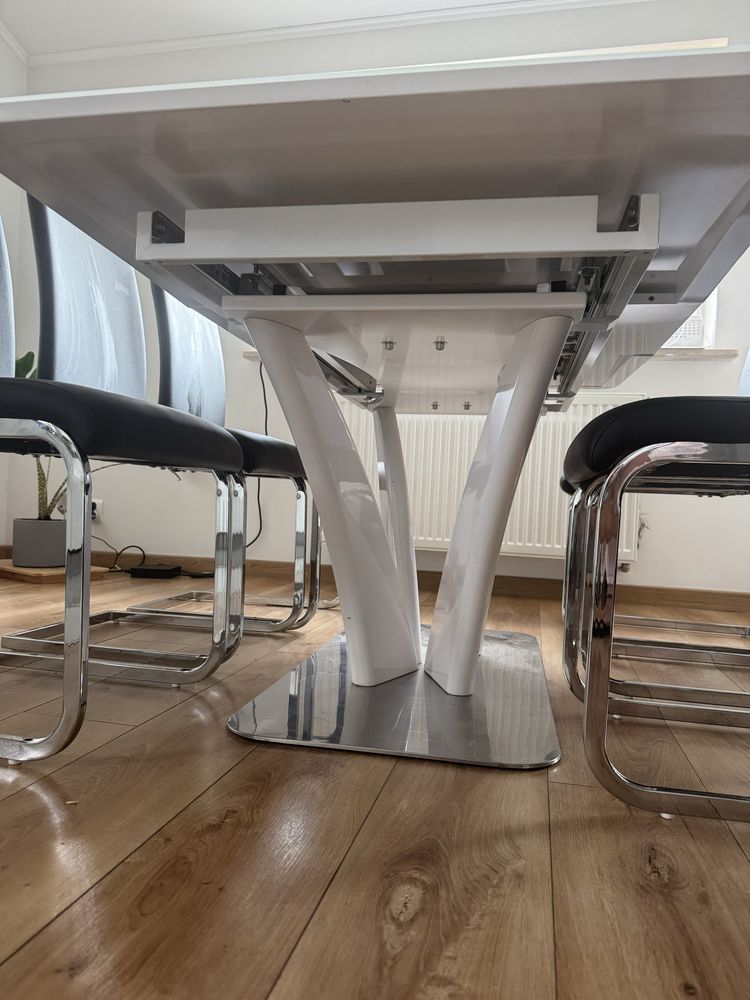 Stol Glamour bialy rozkladany (do 8 osob) + 6 krzesel