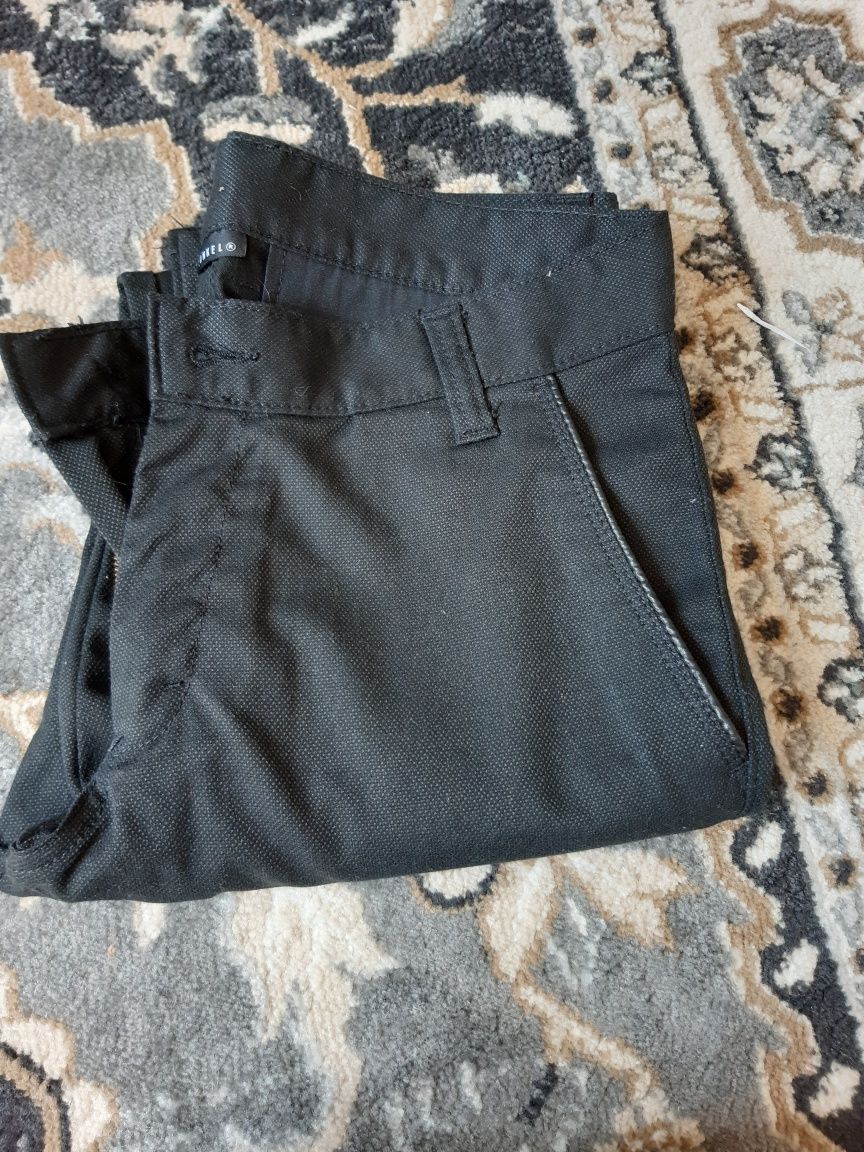 Elegancie materialowe czarne spodnie męskie