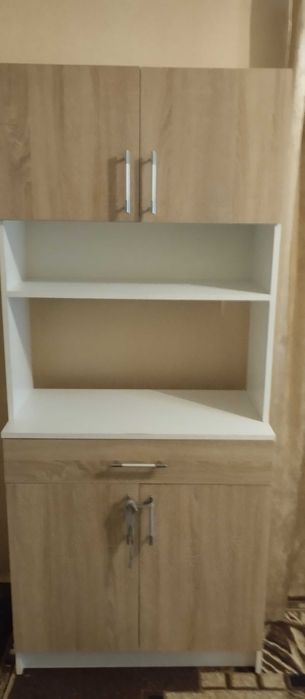 Кухонна шафа білого коліру