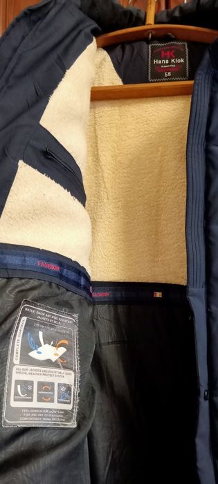 Тепла зимова чоловіча куртка.