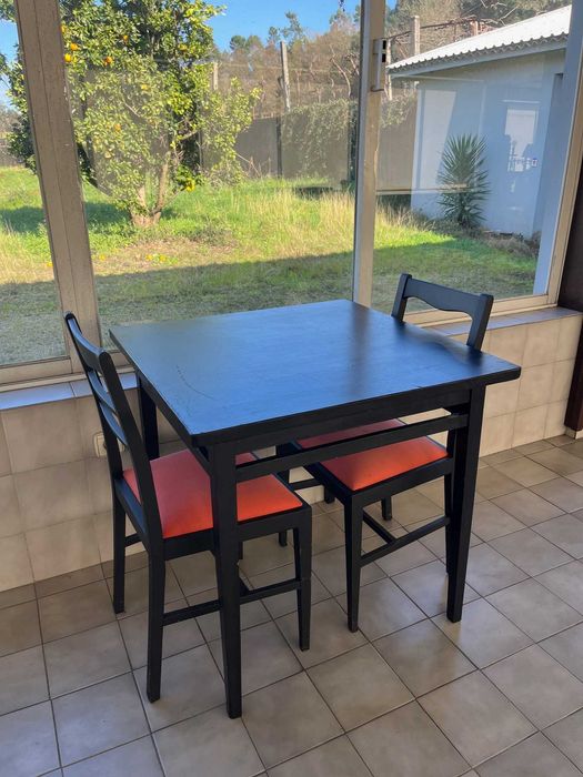 Conjunto de Mesa Preta com 2 Cadeiras