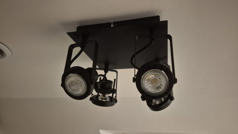 Czarny reflektor sufitowy/lampa