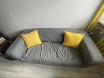 Sofa 2 osobowa Klippan Ikea szara + żółte podusie gratis :)