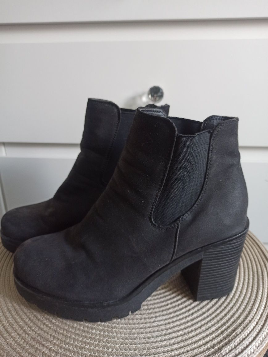 Buty czarne na koturnie, obcas 8,5 cm, roz 39