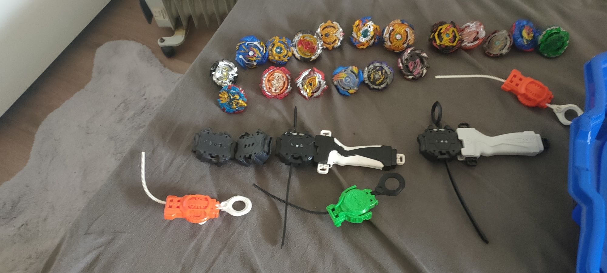 Beyblades com arena incluida