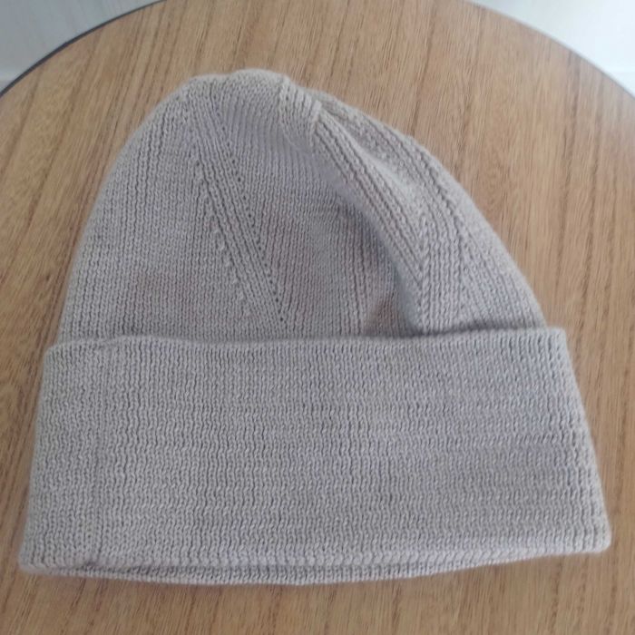 Czapka z wełny Merino 100 % piaskowa z wywinieciem