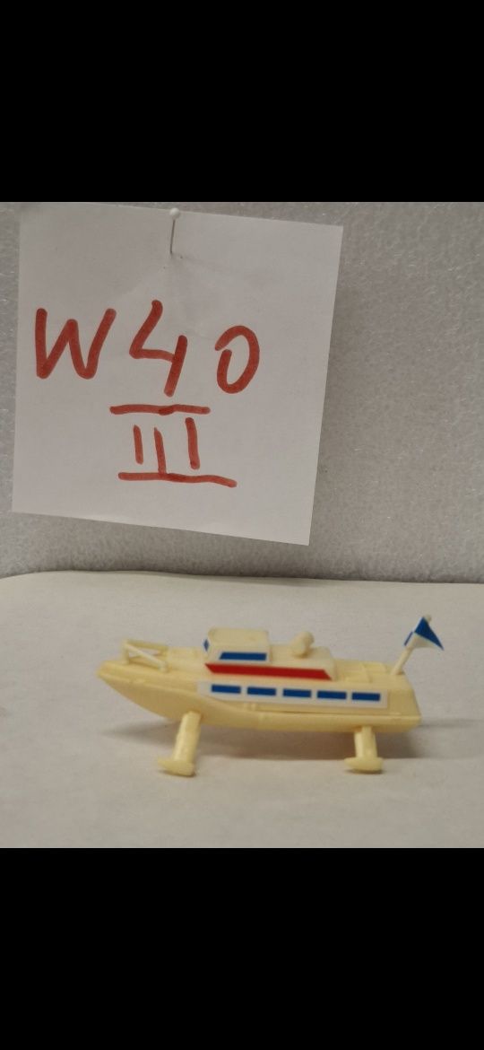 Zabawka wodolot z lat prl.