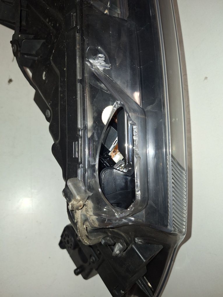 Farol direito led Mitsubichi outlander de 2015