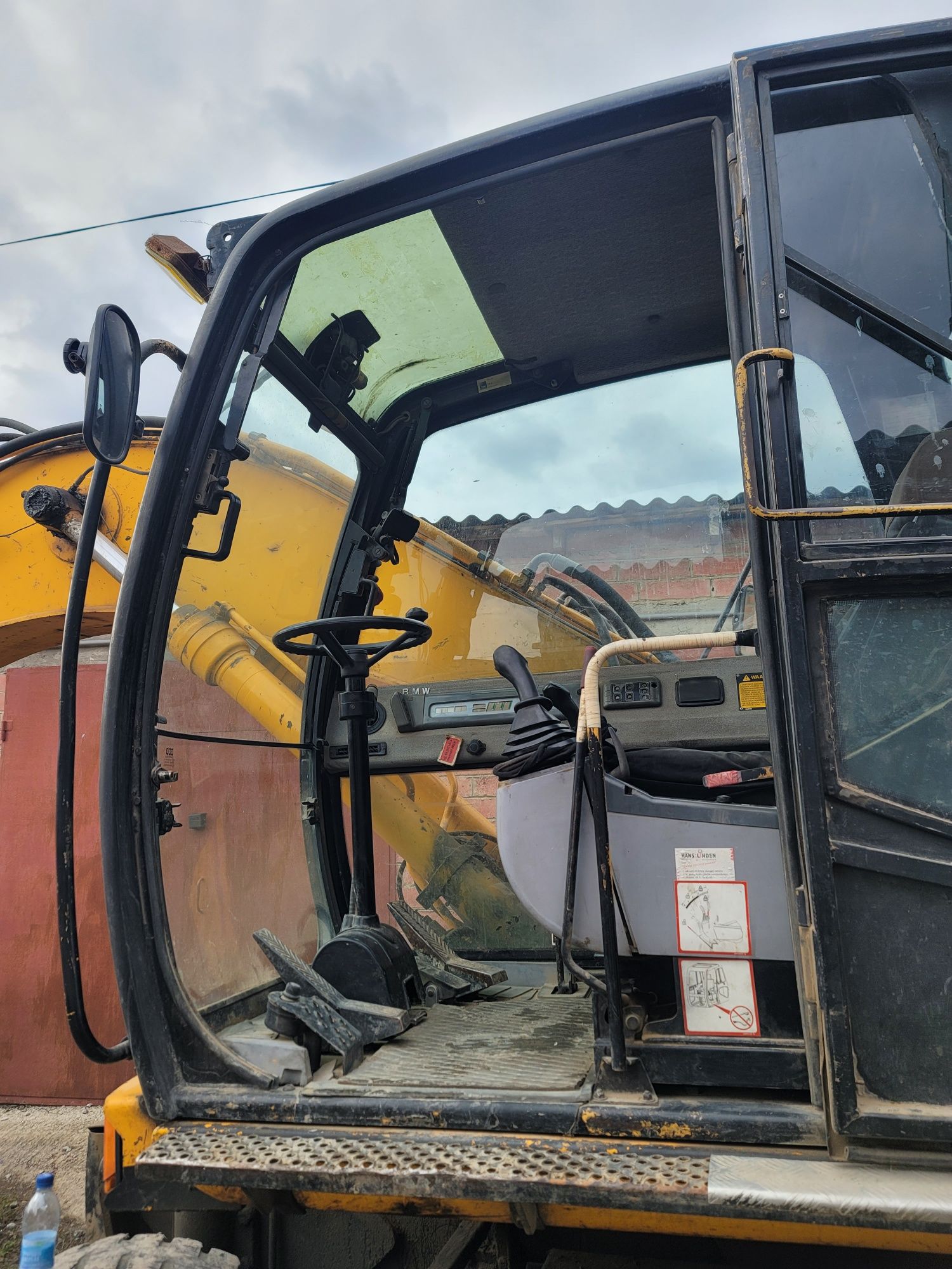 Продам попвноповоротний, колісний екскаватор JSB JS160W