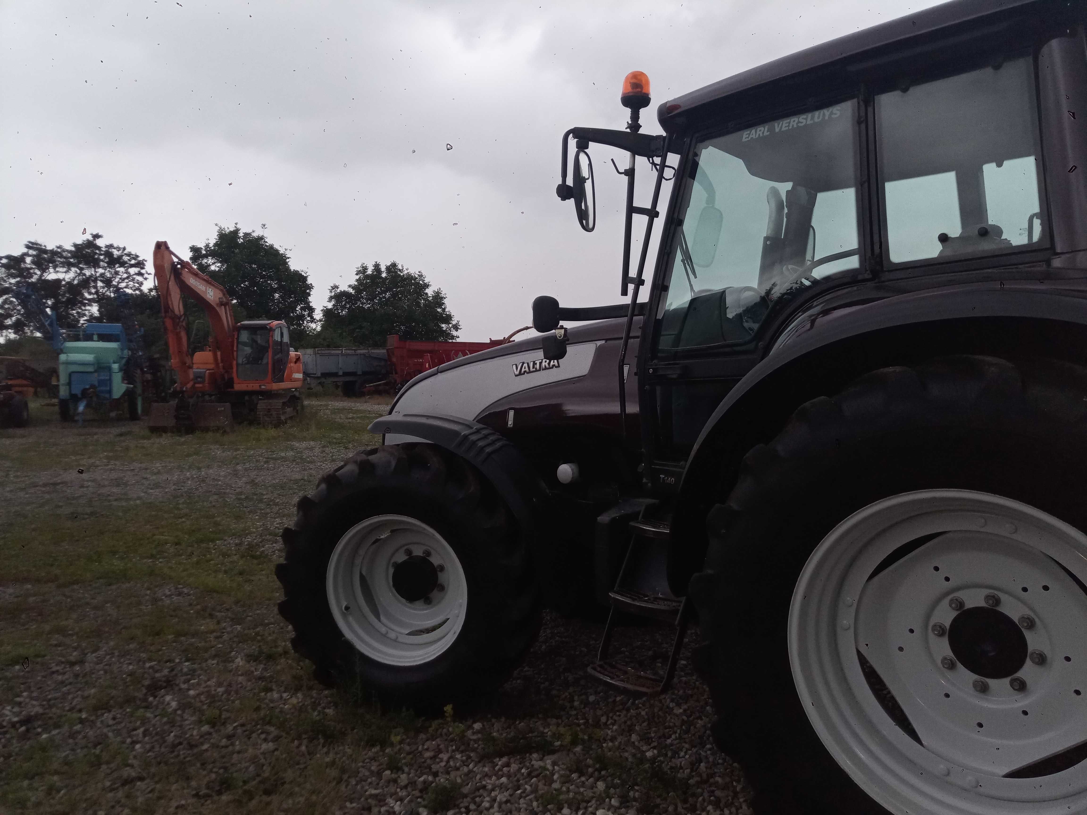 Valtra T140  pneumatyka