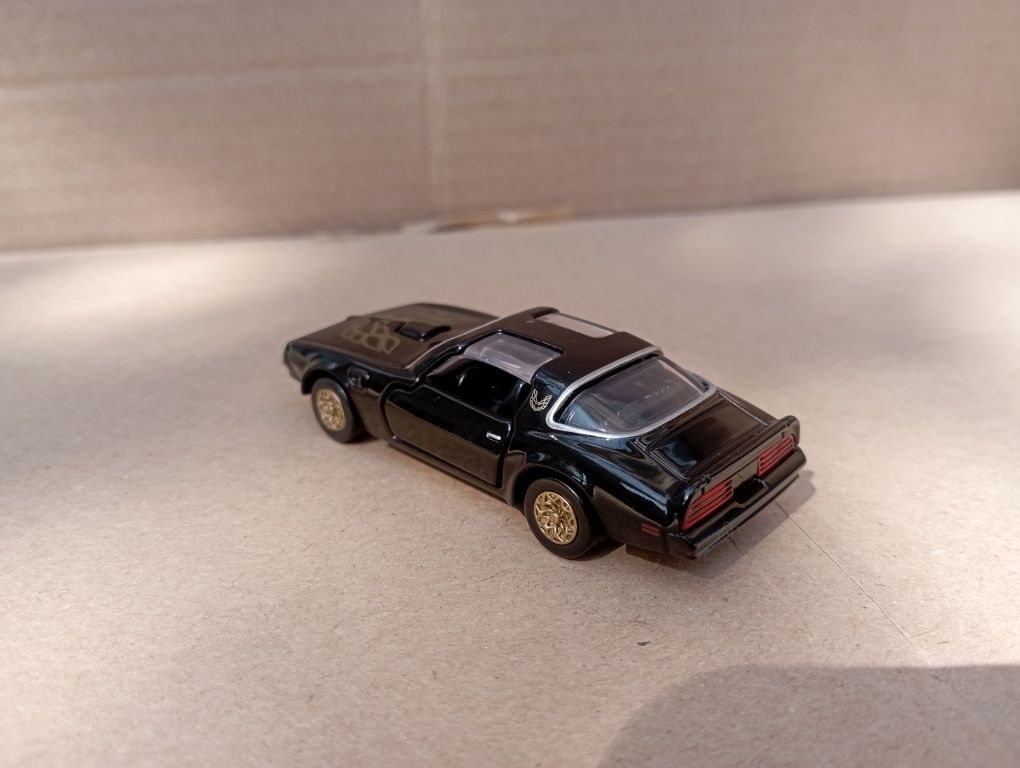 Модель авто Pontiac Firebird Tomica