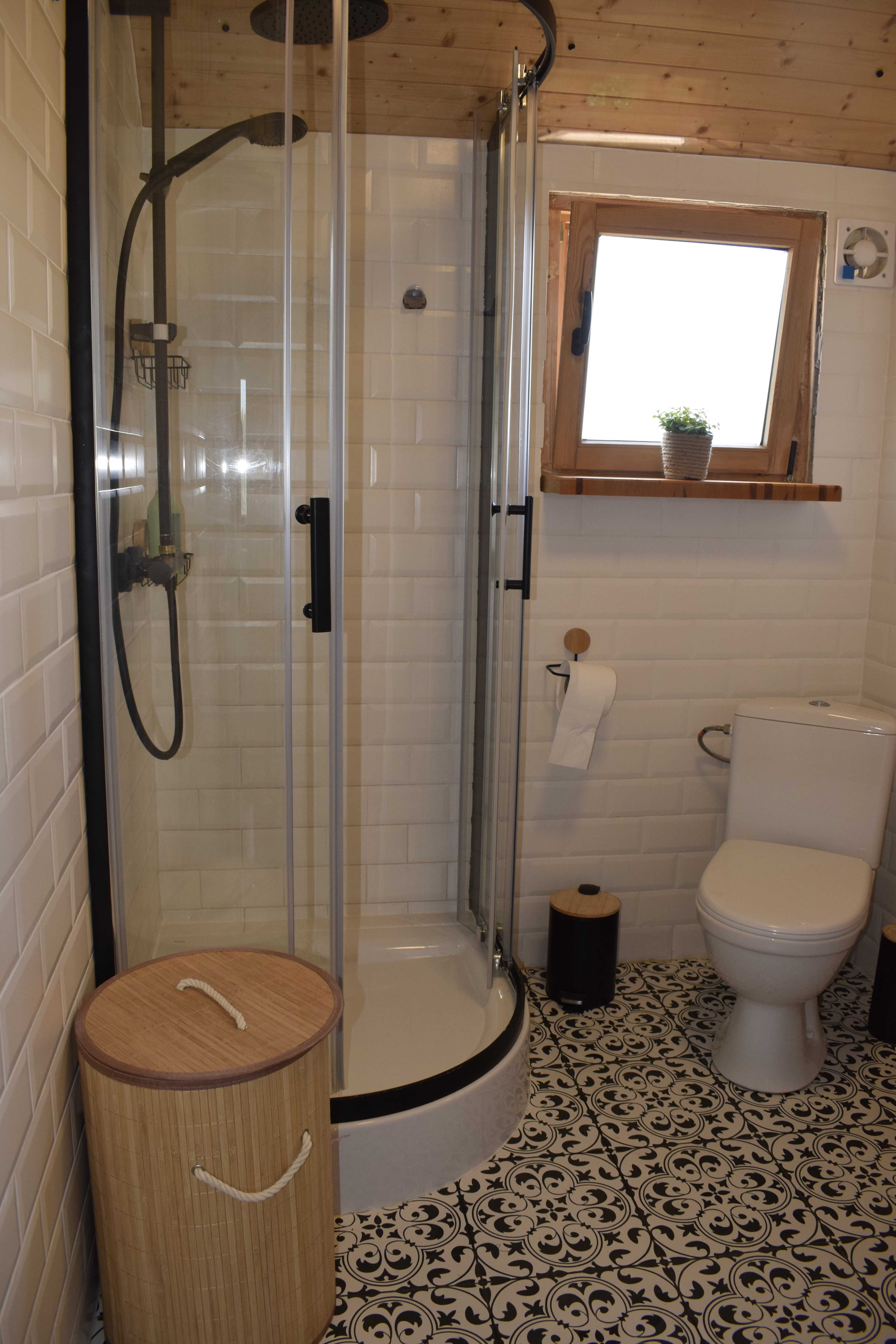 Domek nad jeziorem z sauną, jacuzzi, basenem, bez dodatkowych oplat