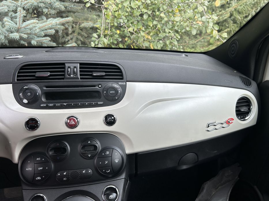 Fiat 500e 2015 deska rozdzielcza kokpit konsola airbag elektryk