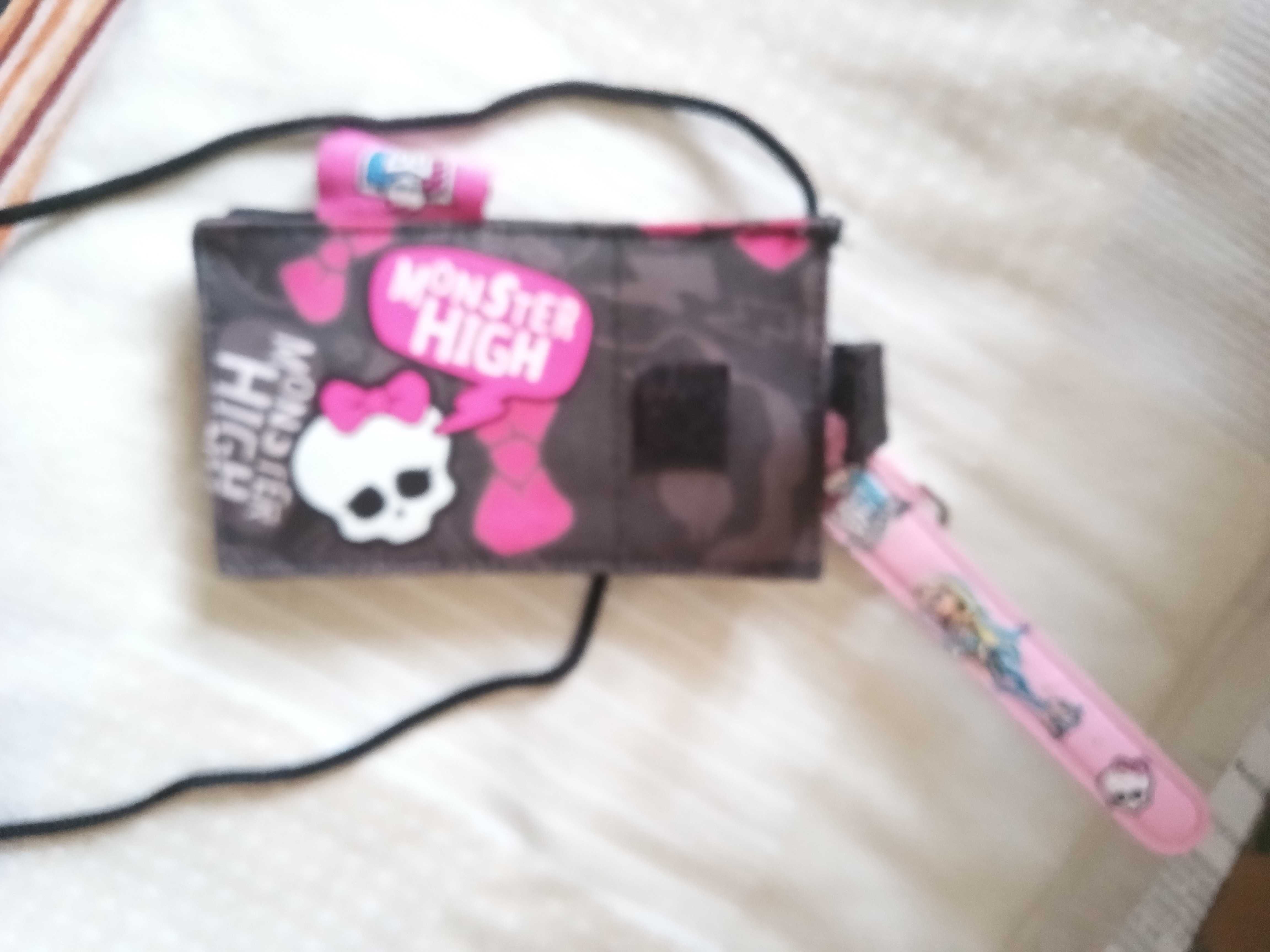 nowy zegarek dziecięcy z etui Monster High