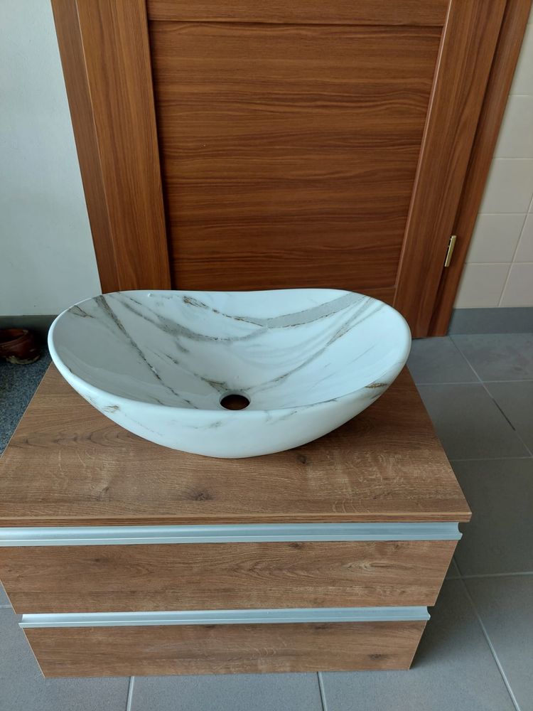 Komplet lazienkowy - szafka, umywalka, bateria