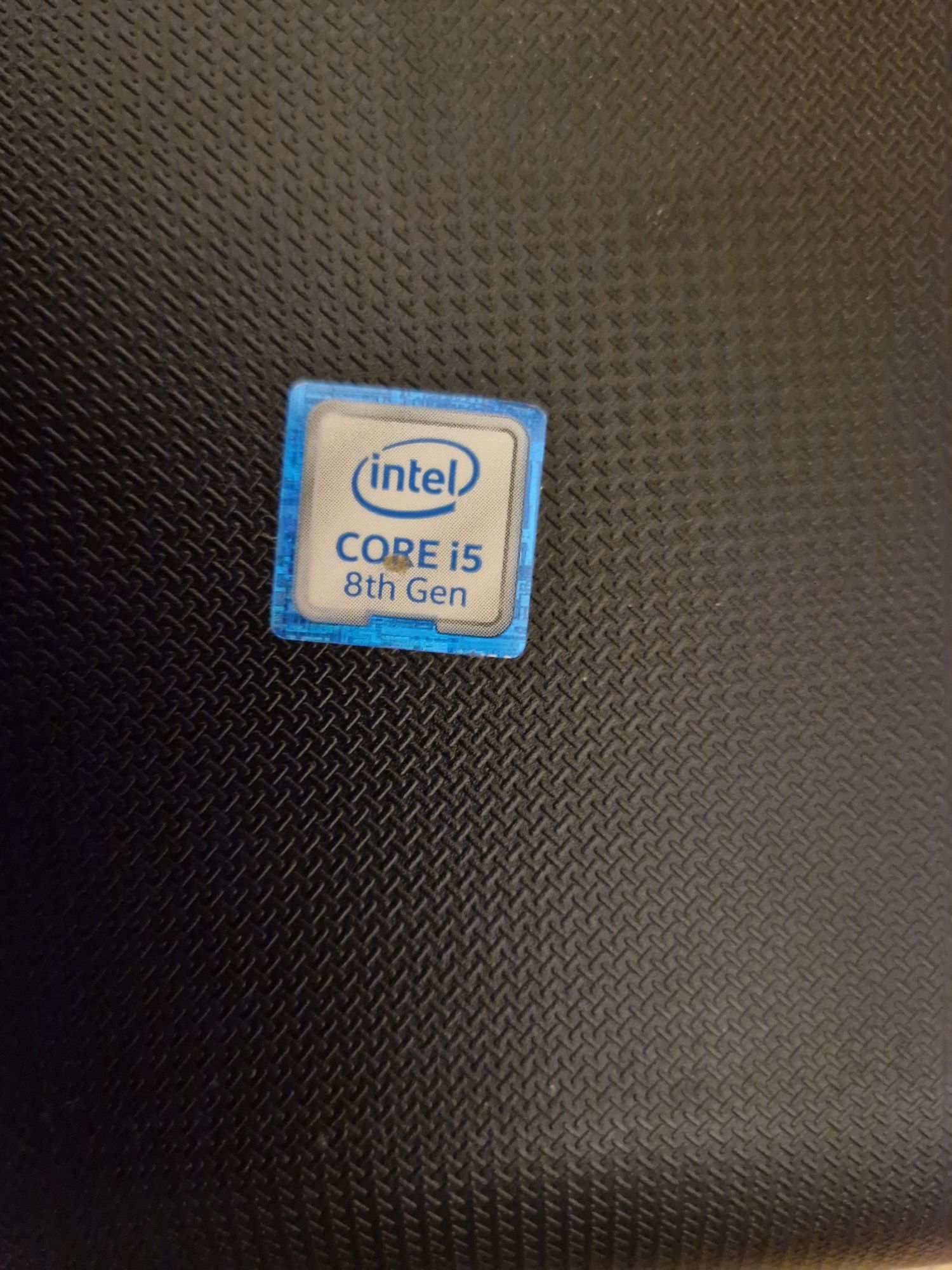 HP 15-bs102nw,  Intel Core i5-8250U, AMD Radeon 520