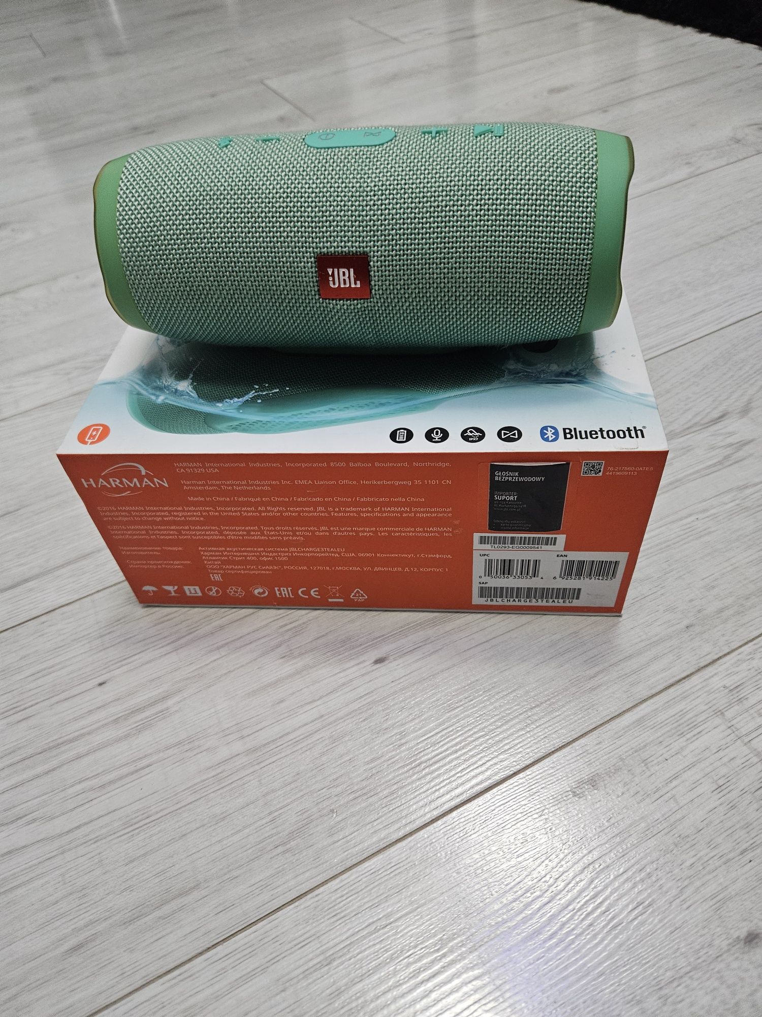 Głośnik JBL Charge 3 zielony.