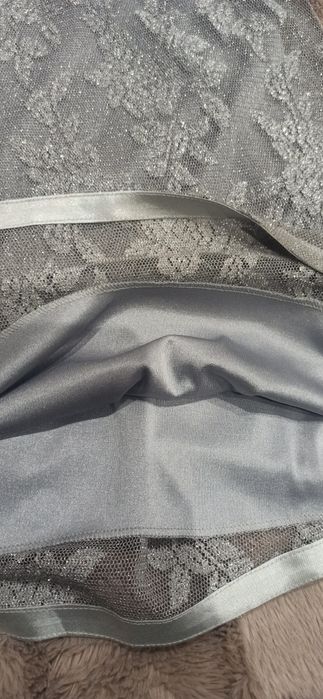 Sukienka na sylwester srebrna koronkowa