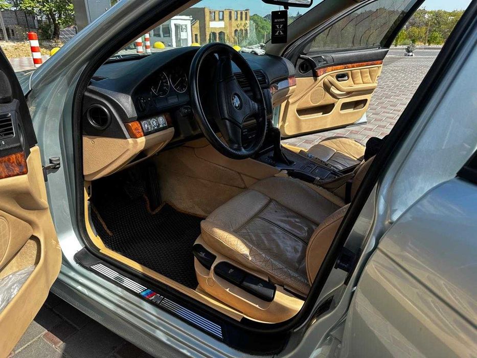 Продам BMW E 39 528i