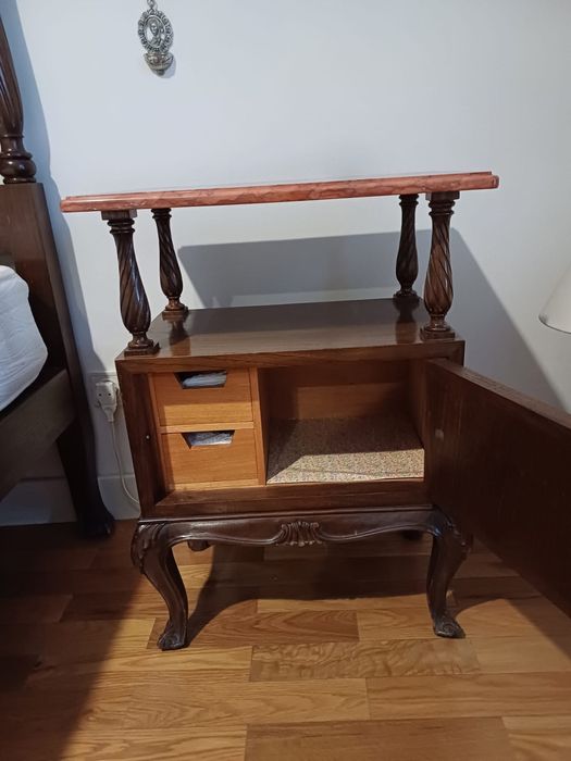 Quarto de Casal cama e 2 mesinhas de Cabeceira Luis XV