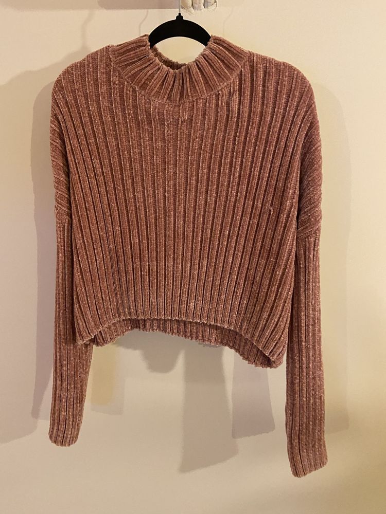 Różowy sweter w rozmiarze M