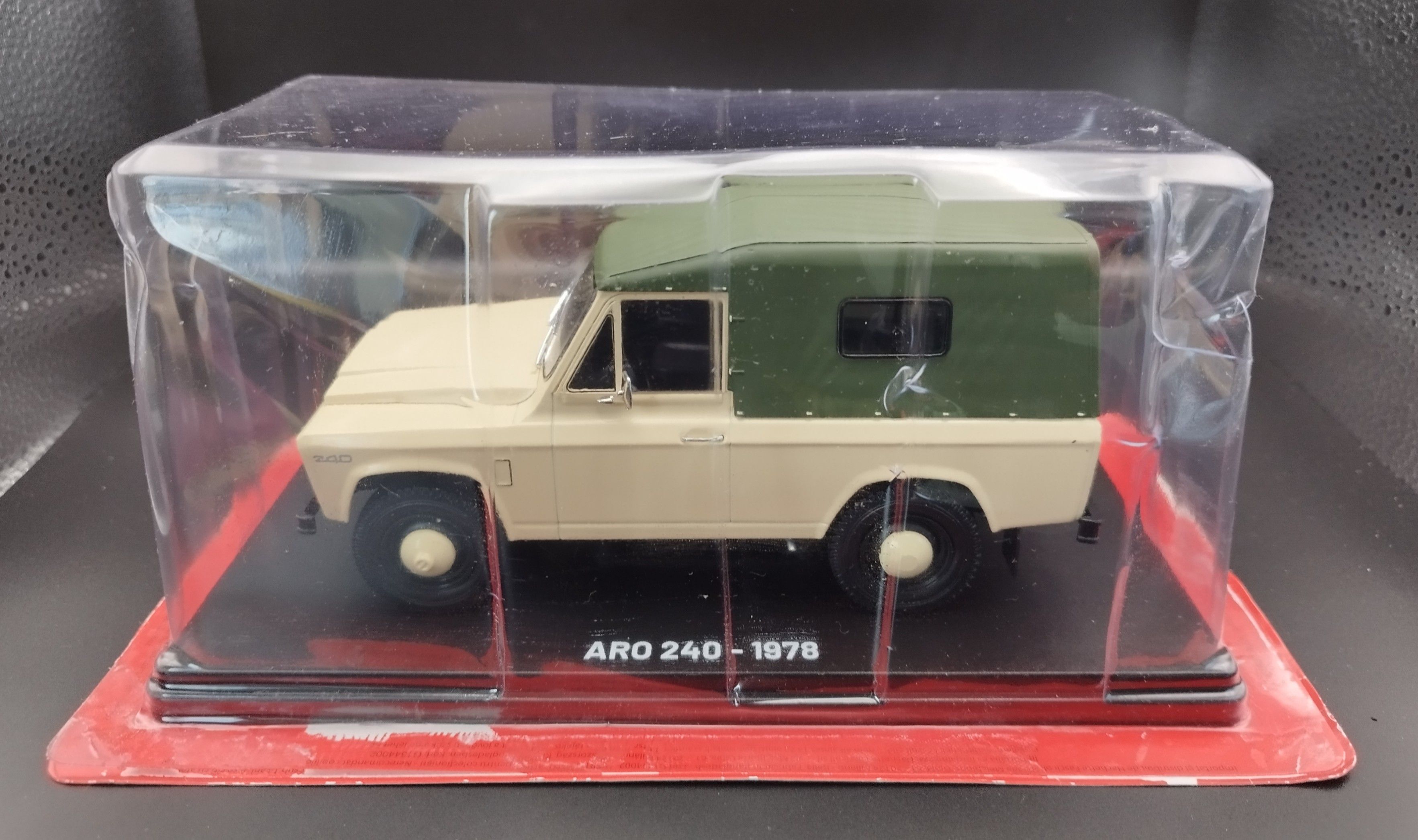 1:24 Hachette  1978 ARO 240 model nowy