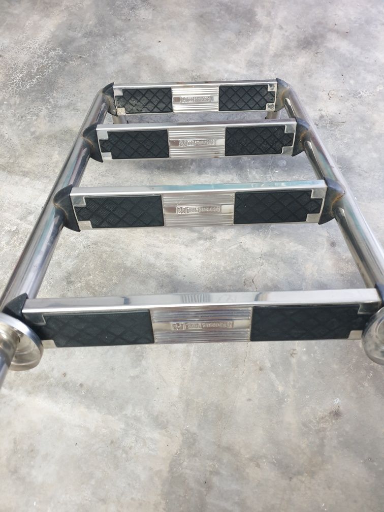 Escadas de Piscina