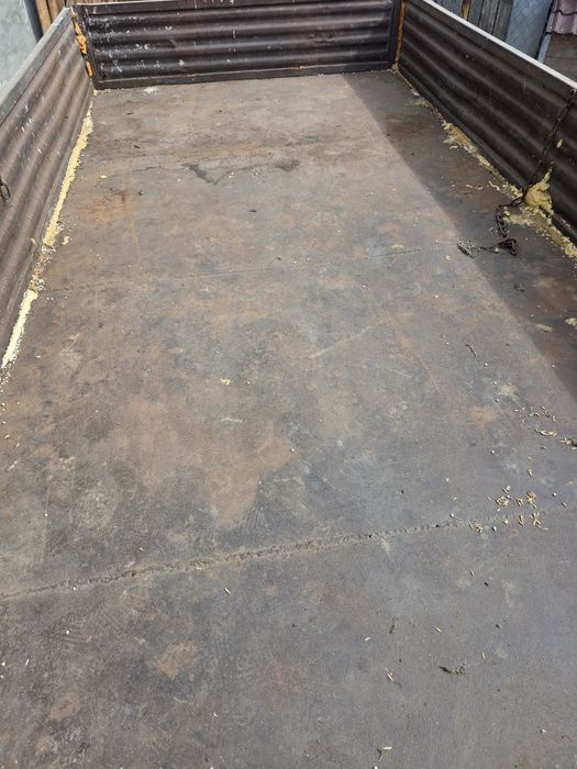 Sprzedam przyczepę Sprzedam pługi