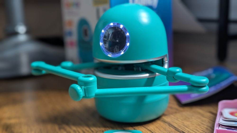 Робот-митець художник Quincy квінсі