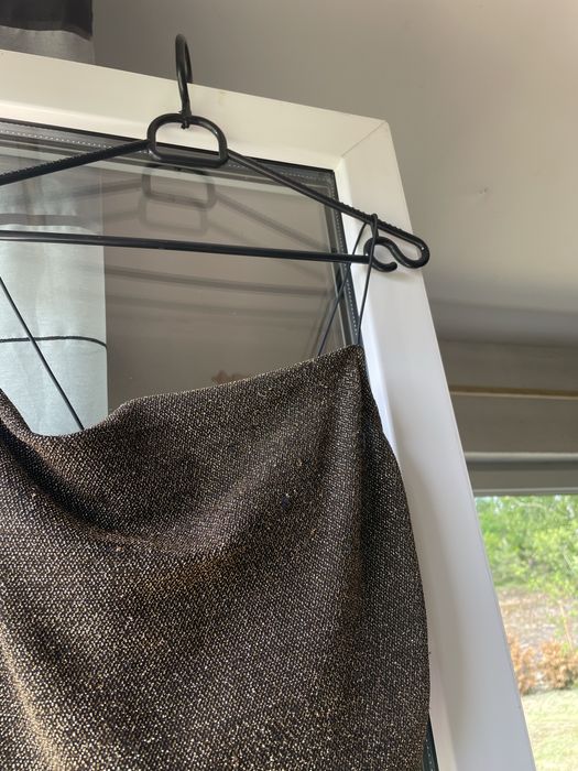 Crop top na ramiączkach dekolt woda błyszczący H&M XS złoty.