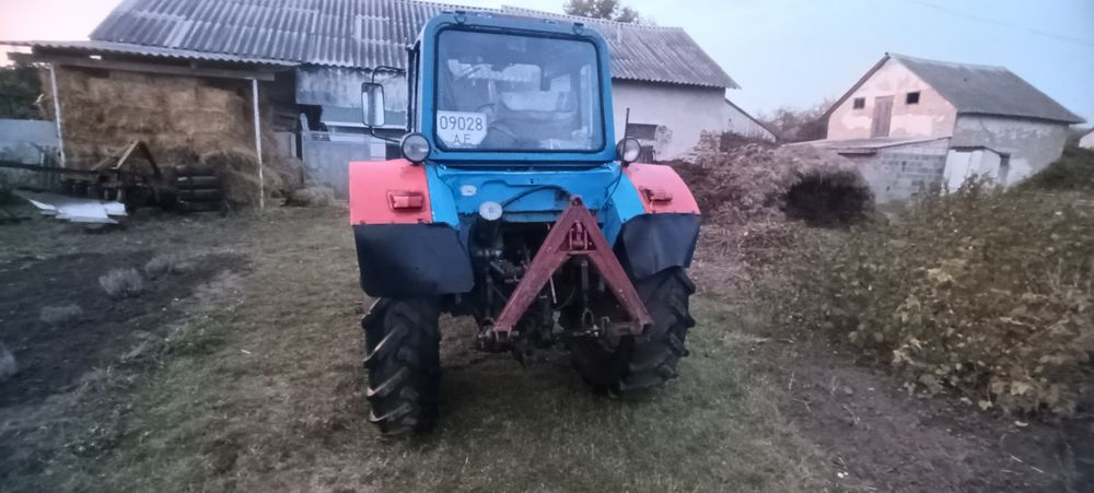 Трактор МТЗ 80 .