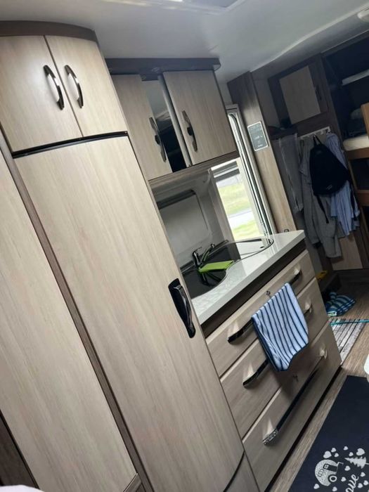 Przyczepa Kempingowa Hobby Kmfe 560 de Luxe