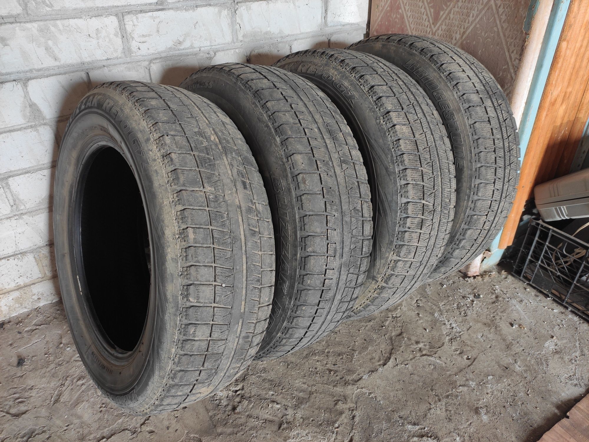 Шини б/у зимові 185/65 R15 Bridgestone BLIZZAK REVO GZ