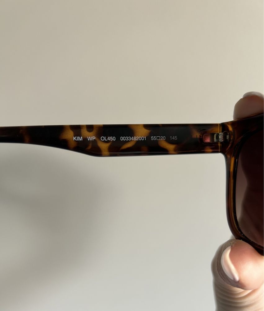 Okulary przeciwsłoneczne Tommy Hilfiger.