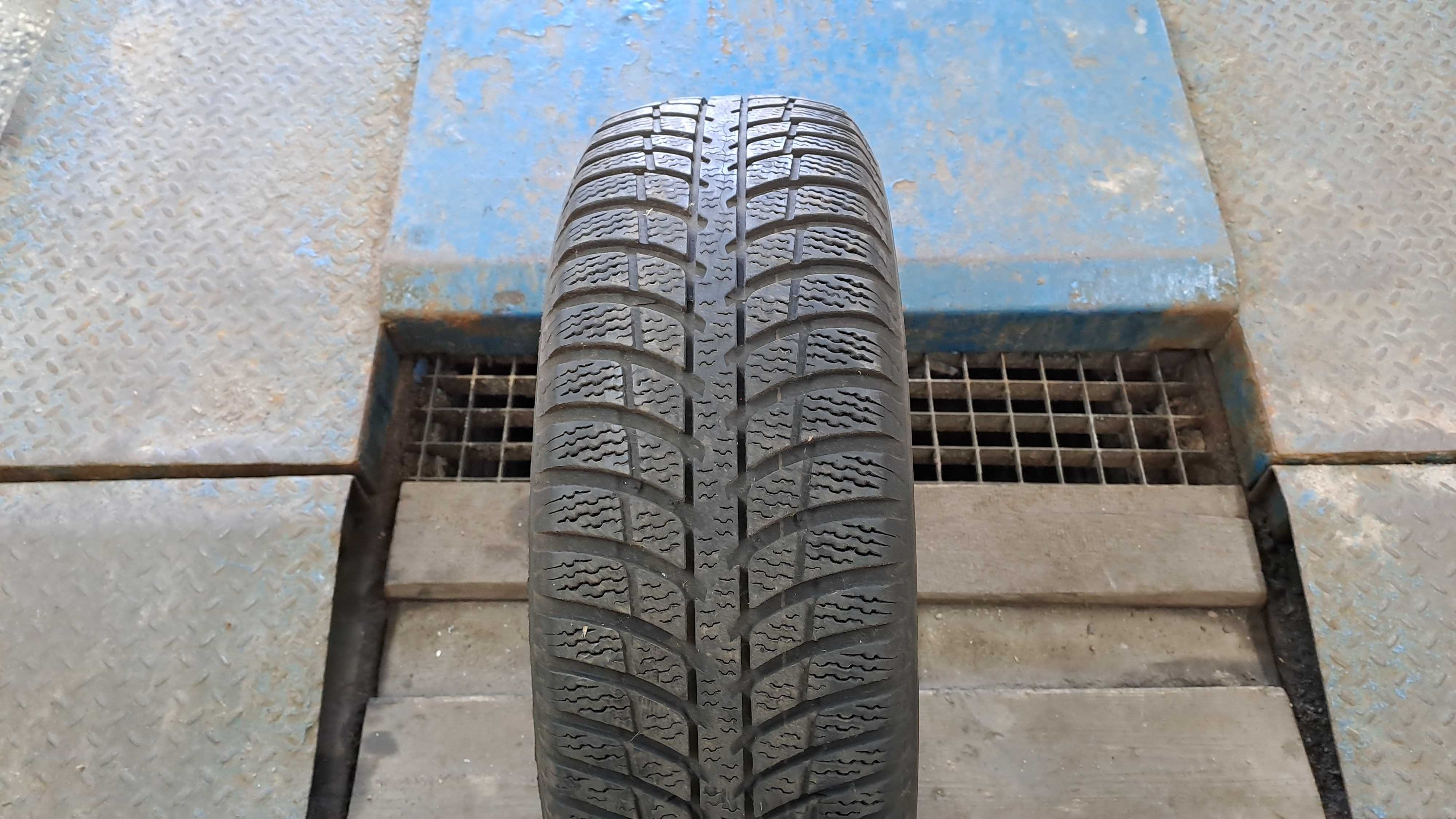 195/65r15 kumho i zen kw23 opona pojedyncza 1szt 6mm bieznik