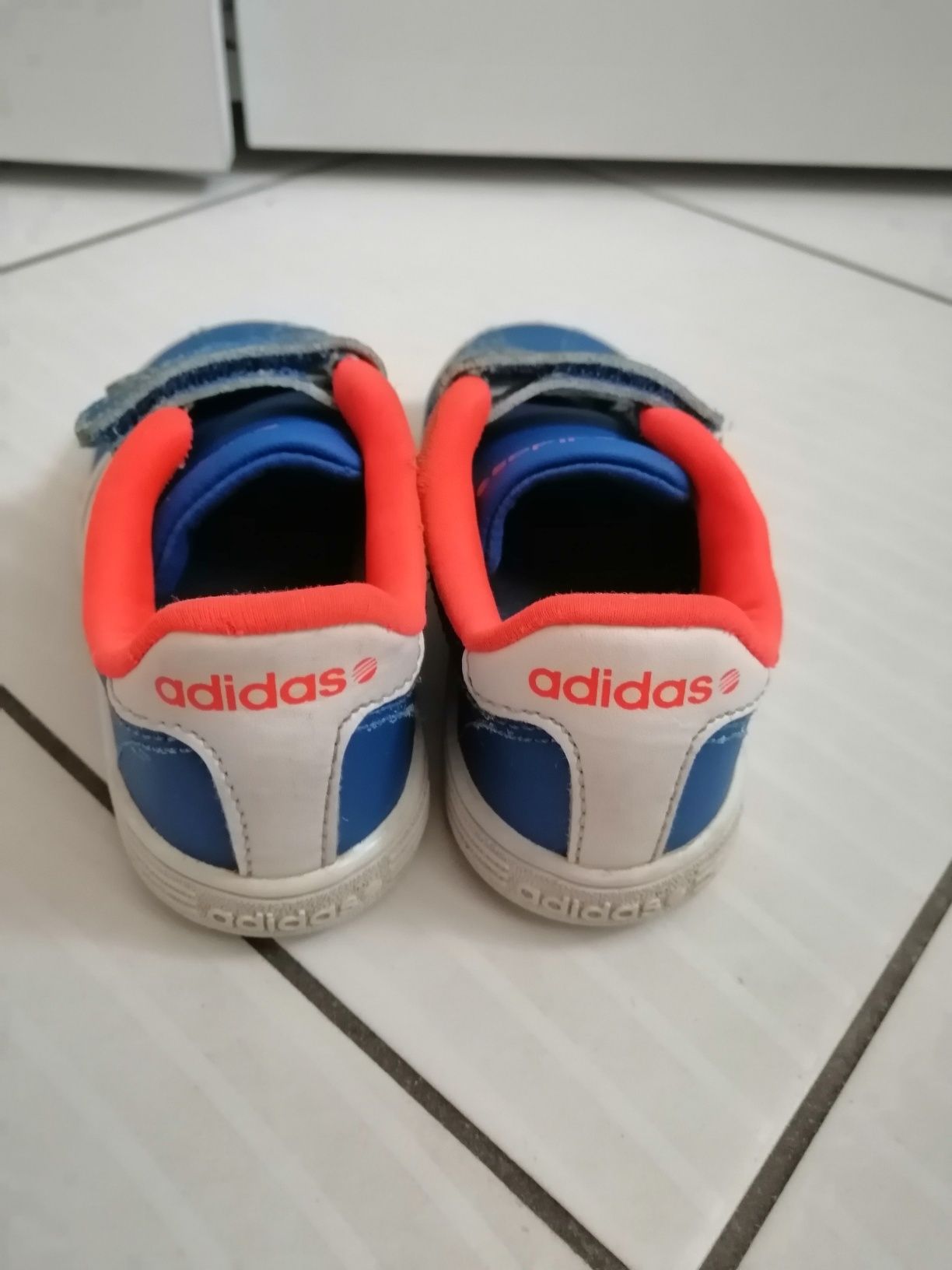 Buty chłopięce Adidas rozmiar 25 na rzepy